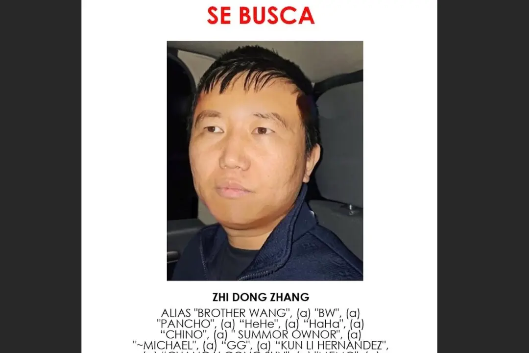 Cartel de búsqueda del ciudadano chino y presunto capo del fentanilo Zhang Zhi Dong por parte de la Fiscalía General del Estado de Quintana Roo en México el 11 de julio de 2025. (Captura de pantalla vía The Epoch Times/Facebook/Fiscalía General del Estado de Quintana Roo)