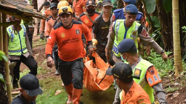 Imagen de archivo tomada el 17 de noviembre de 2025 en Cibeunying, Indonesia, tras un alud. (EFE/Agencia Nacional de Búsqueda y Rescate)