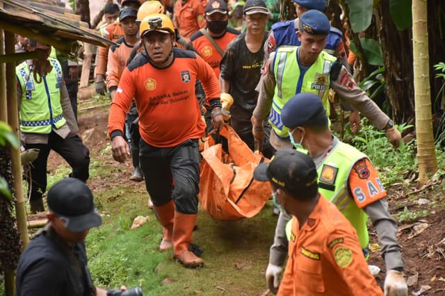 Suben a 30 los muertos por dos aludes en la isla indonesia de Java