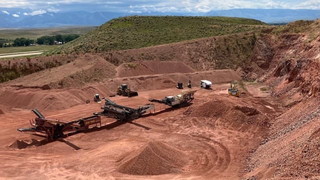 Ramaco Resources tiene previsto extraer más de 450 toneladas de tierras raras de su mina Brook, de 4500 acres, situada cerca de Ranchester, Wyoming, el 11 de julio de 2025. (John Haughey/The Epoch Times)