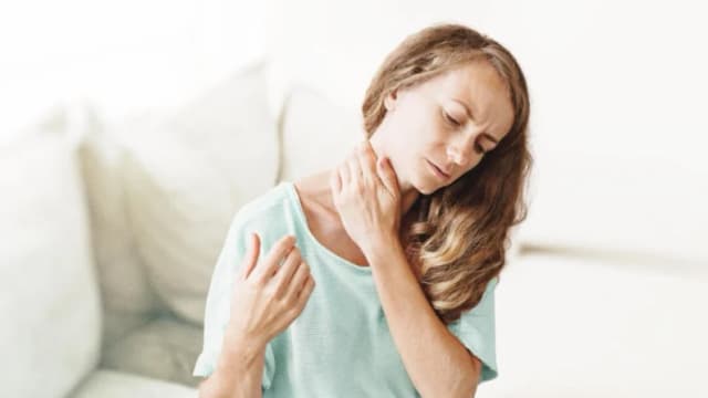 Ejercicios simples que alivian el dolor de hombros y cuello