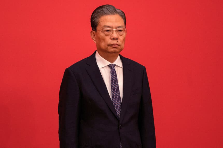 El miembro del Comité Permanente Zhao Leji aparece en una rueda de prensa con miembros del nuevo Comité Permanente del Buró Político del Partido Comunista Chino y periodistas chinos y extranjeros en el Gran Salón del Pueblo el 23 de octubre de 2022 en Pekín, China. (Foto de Kevin Frayer/Getty Images)