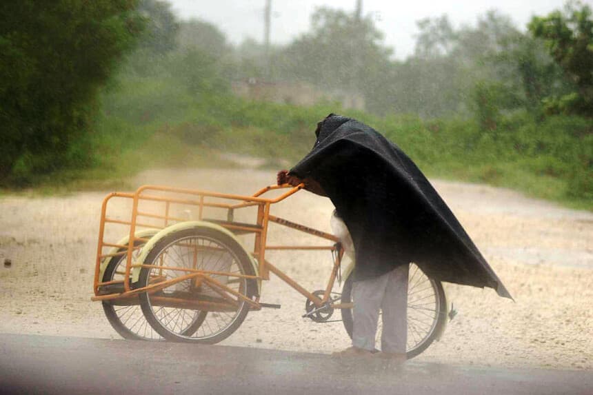 Gobierno pide a la población tomar precauciones por clima adverso en 72 horas