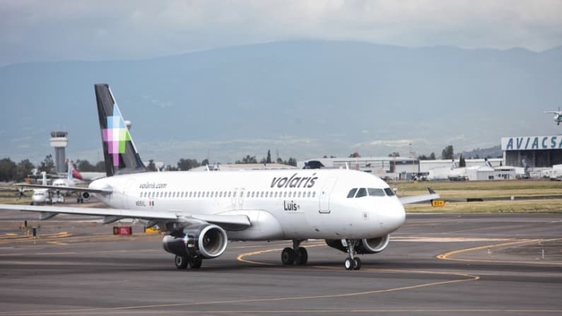 Pilotos mexicanos reclaman que permitir a extranjeros volar en Volaris es inconstitucional