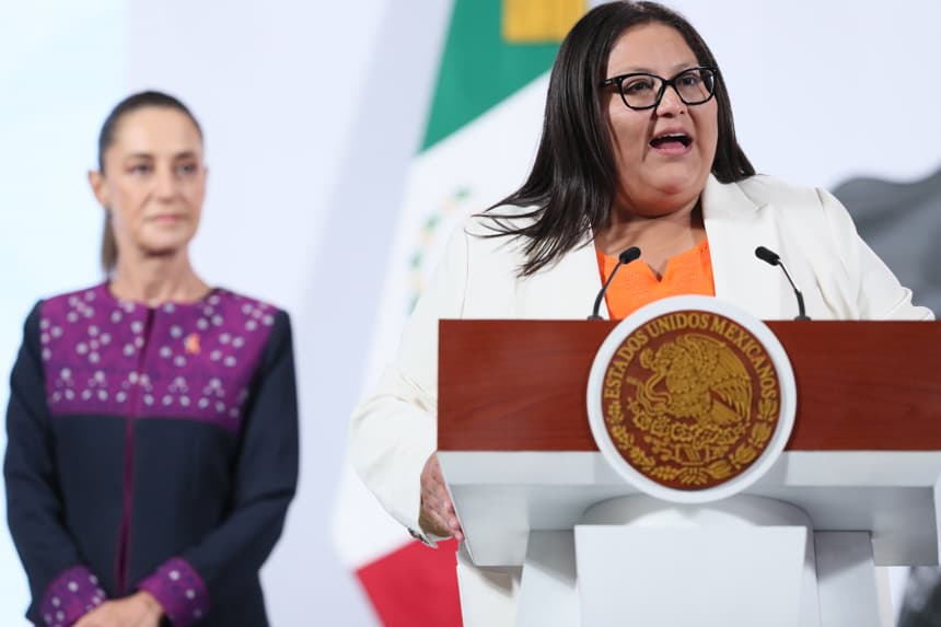 La secretaria de las Mujeres, Citlalli Hernández, habla durante una rueda de prensa este martes, en el Palacio Nacional de la Ciudad de México (EFE/Mario Guzmán)