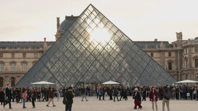 Fiscalía de París confirma un total de cuatro nuevas detenciones por el robo del Louvre