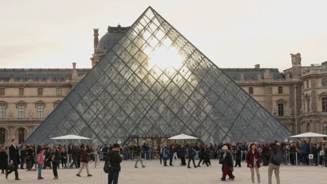 FOTO ARCHIVO. Museo del Louvre de París, el más visitado del mundo, ".- (EFE/ Edgar Sapiña) Manchado.