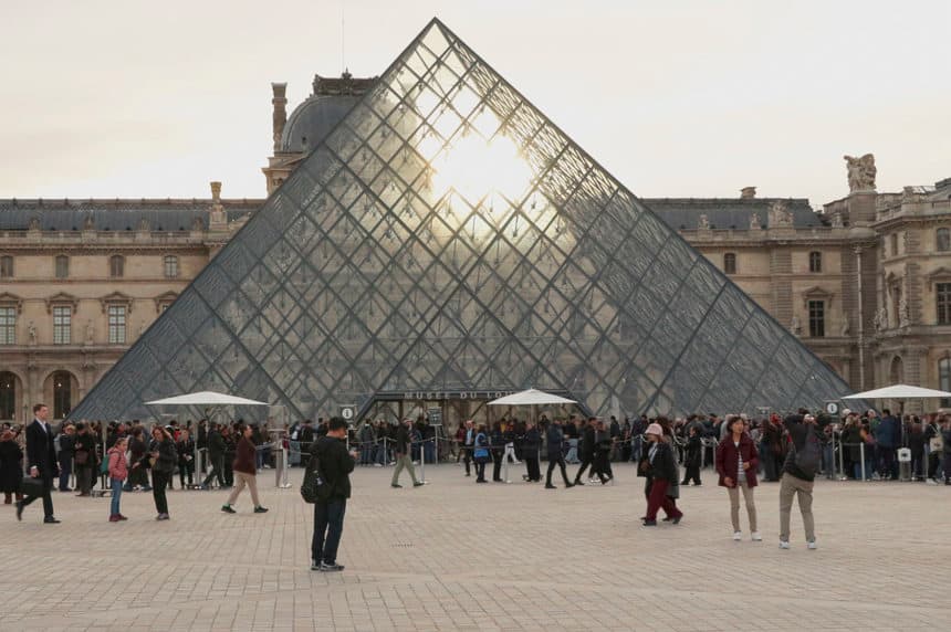 Fiscalía de París confirma un total de cuatro nuevas detenciones por el robo del Louvre