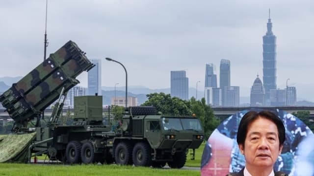 Imagen compuesta. Fondo: El sistema de defensa aérea Patriot de Taiwán el 14 de julio de 2025 en Taipéi, Taiwán. (Annabelle Chih/Getty Images) Esquina Derecha: El presidente de Taiwán, Lai Ching-te, ofrece una conferencia de prensa sobre el "Plan de acción para salvaguardar la democracia y la seguridad nacional de Taiwán" en Taipéi el 26 de noviembre de 2025. (I-Hwa Cheng / AFP a través de Getty Images)