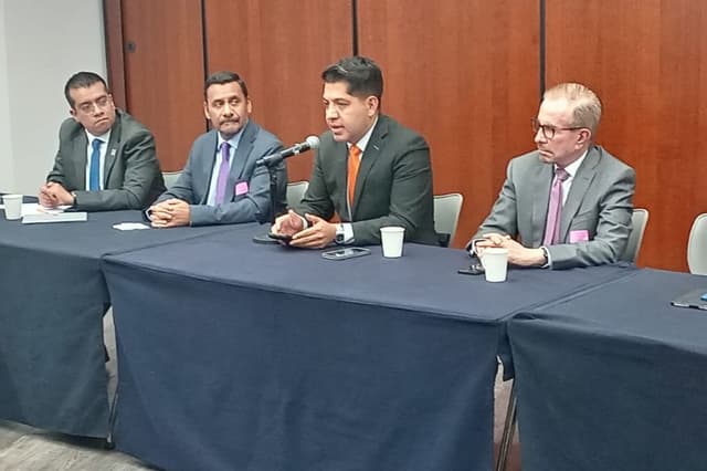 Senado modernizará ley de comercio exterior de cara a revisión del T-MEC, dice senador mexicano