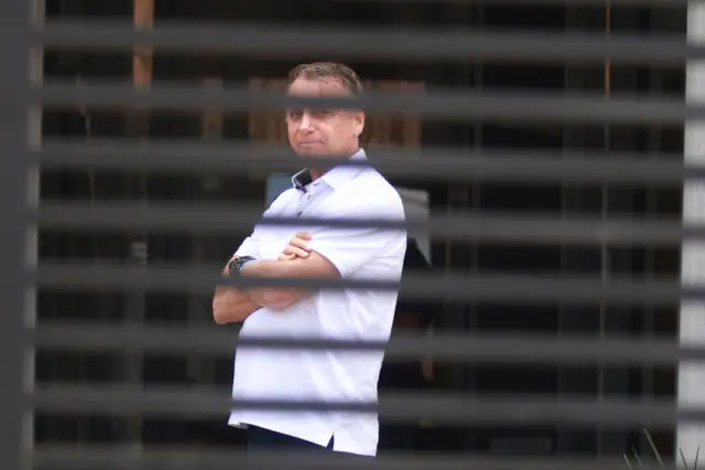 El expresidente Bolsonaro ingresa a prisión para cumplir 27 años tras condena por golpe de Estado