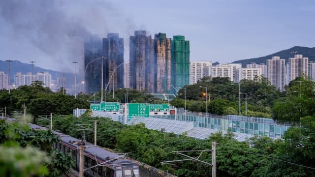 El peor incendio en 30 años en Hong Kong deja 65 muertos y 279 desaparecidos