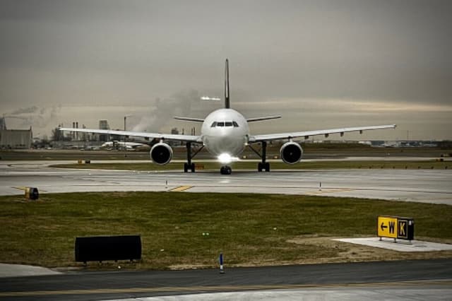 Aeropuerto de Filadelfia reanuda vuelos tras breve interrupción por amenaza de bomba