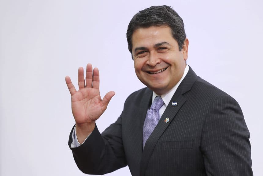 Expresidente de Honduras sale de prisión tras indulto de Trump: "Dios escuchó oraciones de miles de hondureños"
