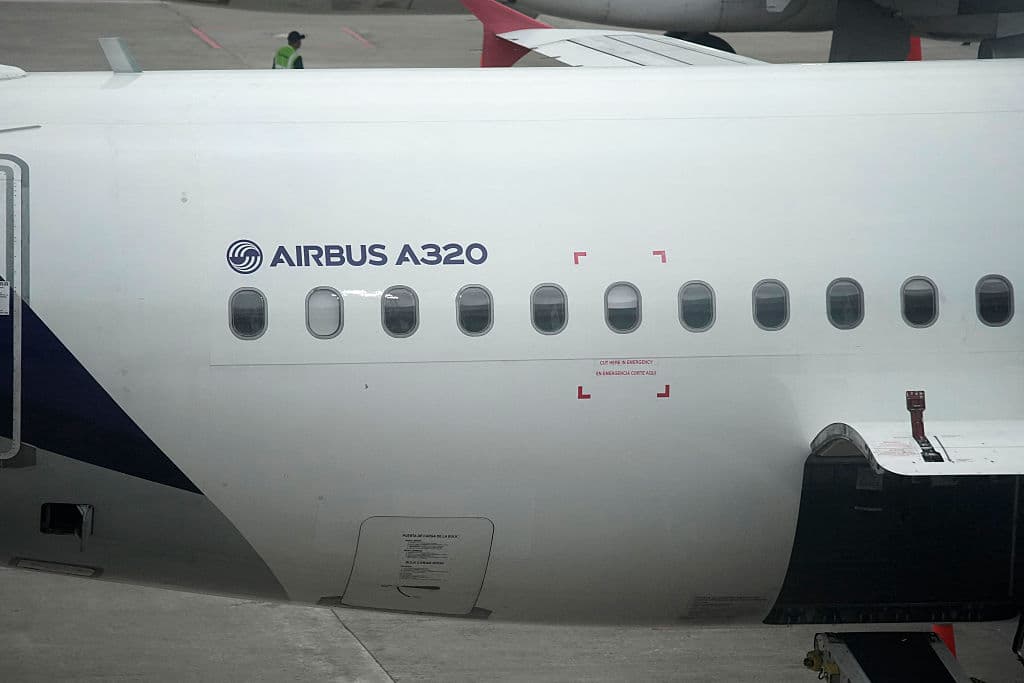 Airbus ordena revisión urgente por error de software en A320 debido a tormenta solar