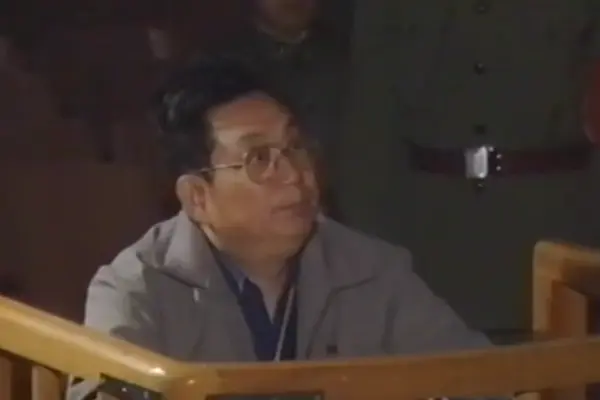 El 24 de noviembre de 2025 se publicó un vídeo de seis horas del juicio secreto de Xu Qinxian, el general de Tiananmen que desobedeció las órdenes. (Captura de pantalla del vídeo)