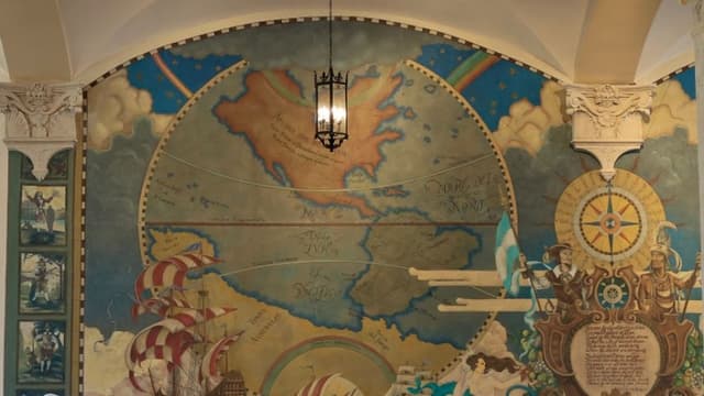 Un mapa del mundo cuelga en la Freedom Tower del Miami Dade College el 22 de agosto de 2025 en Miami, Florida.(Joe Raedle/Getty Images)