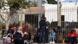 Juez ordena a la Administración Trump reanudar trámites de asilo