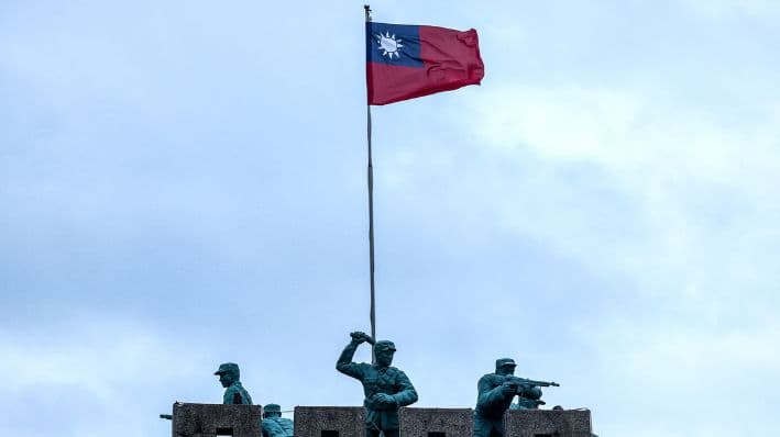 Estatuas de soldados en la Torre Bada, en Kinmen, el 28 de octubre de 2025. (I-HWA CHENG/AFP a través de Getty Images)