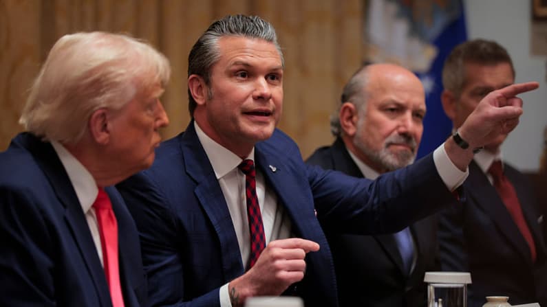 Hegseth detalla los ataques a una presunta narcolancha en el mar Caribe