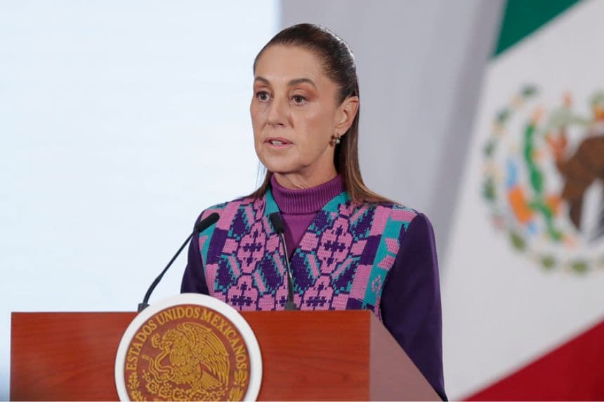 La presidenta de México, Claudia Sheinbaum, habla en una rueda de prensa este miércoles, en el Palacio Nacional de la Ciudad de México, México. (EFE/ Isaac Esquivel)