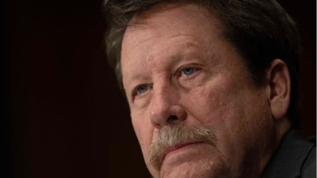 El excomisionado de la Administración de Alimentos y Medicamentos, Robert Califf, el 4 de mayo de 2023. (JIM WATSON/AFP vía Getty Images)