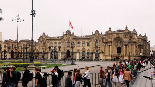 Sondeo revela que la mayoría de peruanos rechaza romper relaciones con México