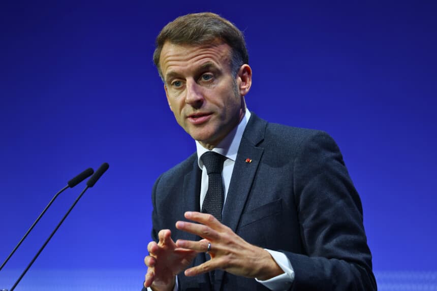 BERLÍN, ALEMANIA - 18 DE NOVIEMBRE: El presidente francés Emmanuel Macron habla en la Cumbre Europea sobre Soberanía Digital el 18 de noviembre de 2025 en Berlín, Alemania. La cumbre reúne a líderes gubernamentales y del sector privado en materia digital para debatir políticas encaminadas a la independencia, la seguridad y la competitividad digitales de Europa. (Foto de Sean Gallup/Getty Images).