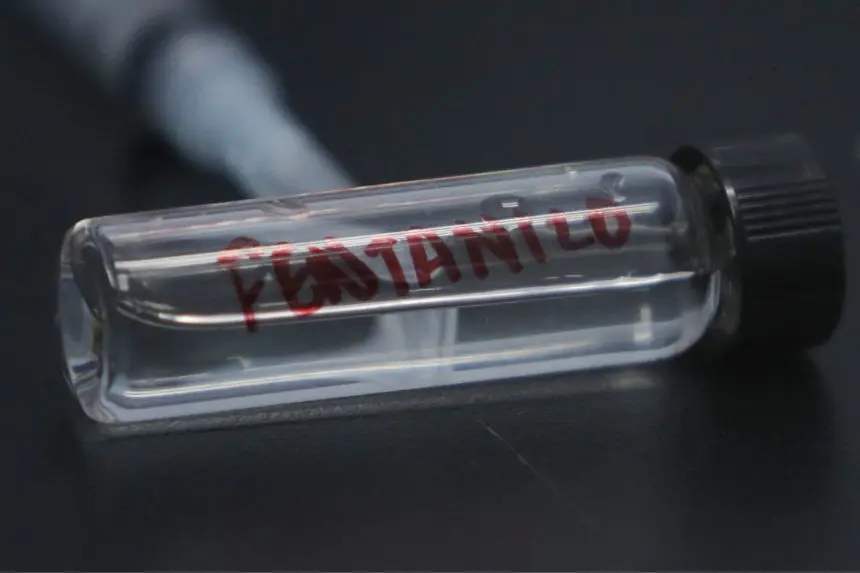 Una muestra de fentanilo en el Laboratorio Químico Antidrogas de la Policía colombiana, el 2 de agosto de 2023, en Bogotá. (JUAN PABLO PINO/AFP vía Getty Images)