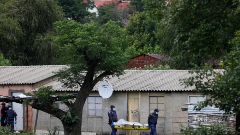 Tiroteo en bar de Sudáfrica deja 12 muertos, incluidos tres niños
