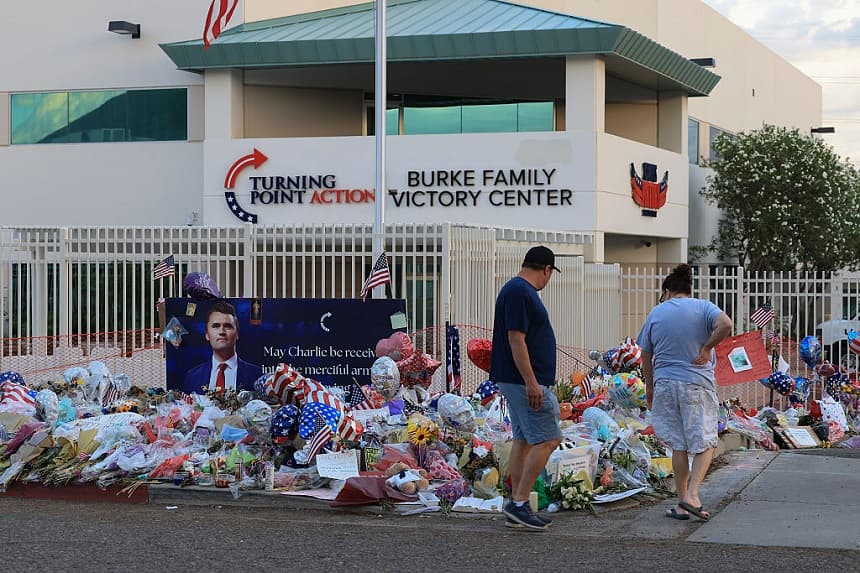 Texas apoya expansión de fundación de Chalie Kirk que promueve matrimonio, familia y cristianismo