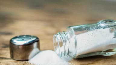 Los peligros de una dieta baja en sal: ¿Cómo consumirla correctamente?