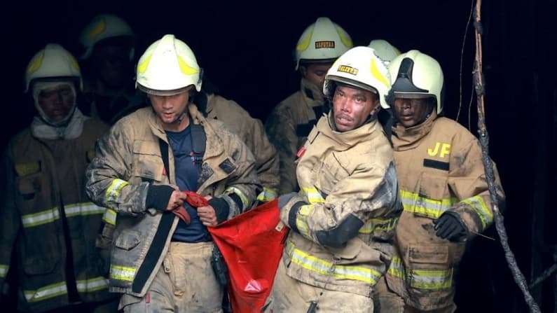 Al menos 22 muertos deja un incendio en un edificio de siete plantas en Yakarta