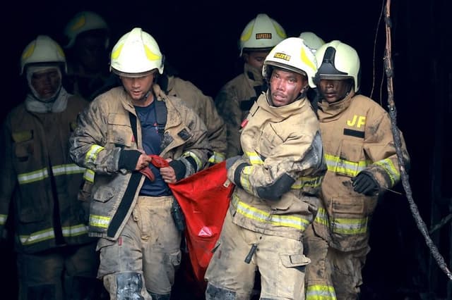 Al menos 22 muertos deja un incendio en un edificio de siete plantas en Yakarta