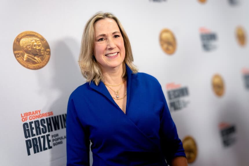 La embajadora de Canadá en Estados Unidos, Kirsten Hillman, llega a la ceremonia de entrega del Premio Gershwin de la Biblioteca del Congreso a la Canción Popular en Washington D. C., el 1 de marzo de 2023. (STEFANI REYNOLDS/AFP a través de Getty Images)