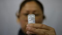 FDA investiga muertes potencialmente relacionadas con vacunas contra COVID-19