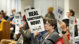 Residentes de Minneapolis piden a la alcaldía reforzar la ley santuario y frenar al ICE