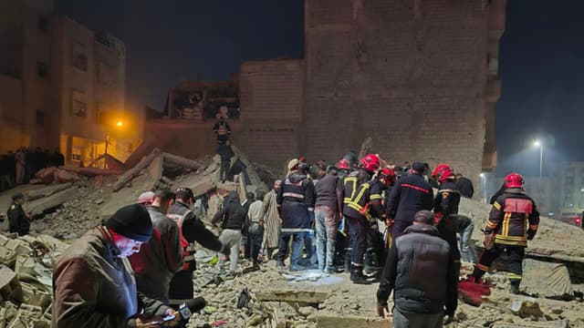 Al menos 19 personas fallecieron y otras 16 resultaron heridas de diferente gravedad tras el derrumbe de dos edificios residenciales contiguos en la ciudad de Fez, en el centro de Marruecos. El siniestro se produjo en la noche del martes al miércoles en el barrio Mostaqbal, en Fez, cuando dos inmuebles de cuatro plantas se derrumbaron, según informaron este miércoles las autoridades locales. (EFE/Omar EL Mouzaine/ goud.ma)