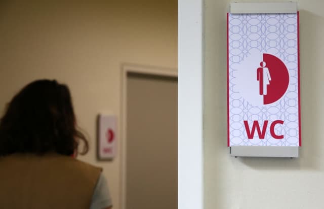 Depto. de Justicia de EE. UU. demanda a Junta Escolar de Virginia por política de ideología de género