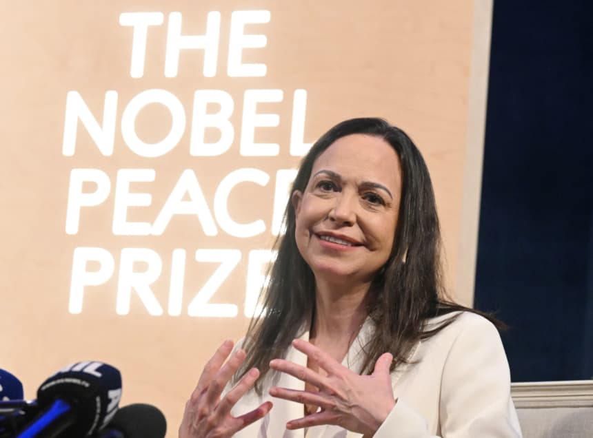 OSLO, NORUEGA – 11 DE DICIEMBRE: María Corina Machado, figura de la oposición venezolana y ganadora del Premio Nobel de la Paz 2025, asiste a una conferencia de prensa el 11 de diciembre de 2025 en Oslo, Noruega. (Rune Hellestad/Getty Images)