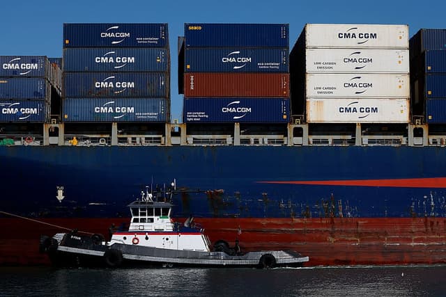 Déficit comercial de EE. UU. cae inesperadamente a su nivel más bajo en cinco años