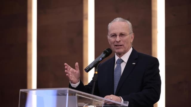 El nuevo presidente del Consejo Coordinador Empresarial (CCE), José Medina Mora, habla durante una conferencia de prensa este miércoles, en Ciudad de México, México. (EFE/ José Méndez)