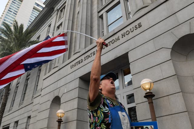 20 estados demandan a Trump por imponer una tarifa de 100,000 dólares a las visas H-1B