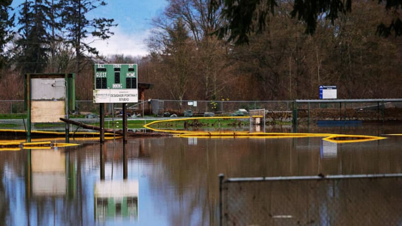 Aire ártico avanza al sur y mantiene en alerta al noroeste del Pacífico tras inundaciones