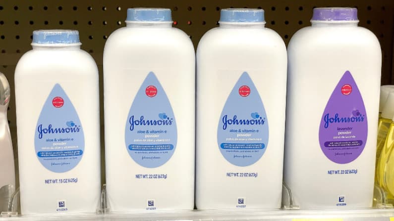 Johnson & Johnson deberá pagar USD 40 millones a dos mujeres en demandas por talco