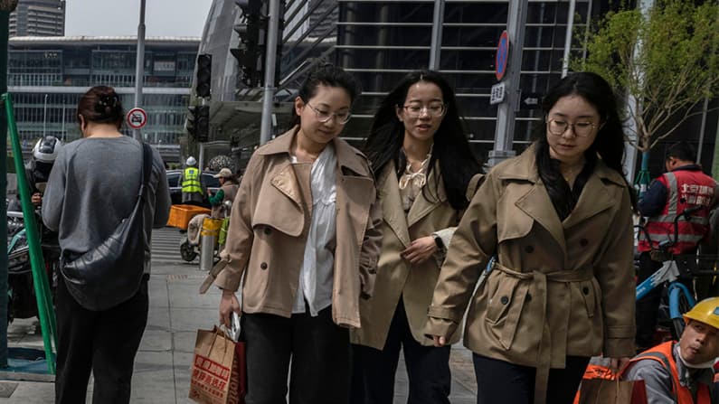 Autoridades chinas piden a mujeres reportarles su periodo menstrual ante caída de la natalidad