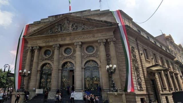 Eliminación de órgano de transparencia causa pelea entre legisladores en Congreso de CDMX
