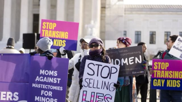Fiscal de Florida demanda a grupos médicos por apoyar tratamientos transgénero en menores