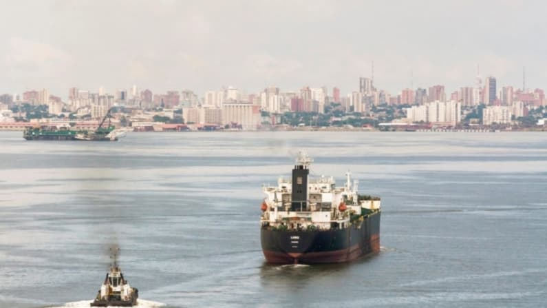 Trump ordena "bloqueo total" frente a las costas de Venezuela para detener petroleros sancionados