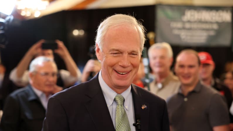 Senador republicano pide a RFK Jr. que publique las muertes infantiles relacionadas con vacuna COVID